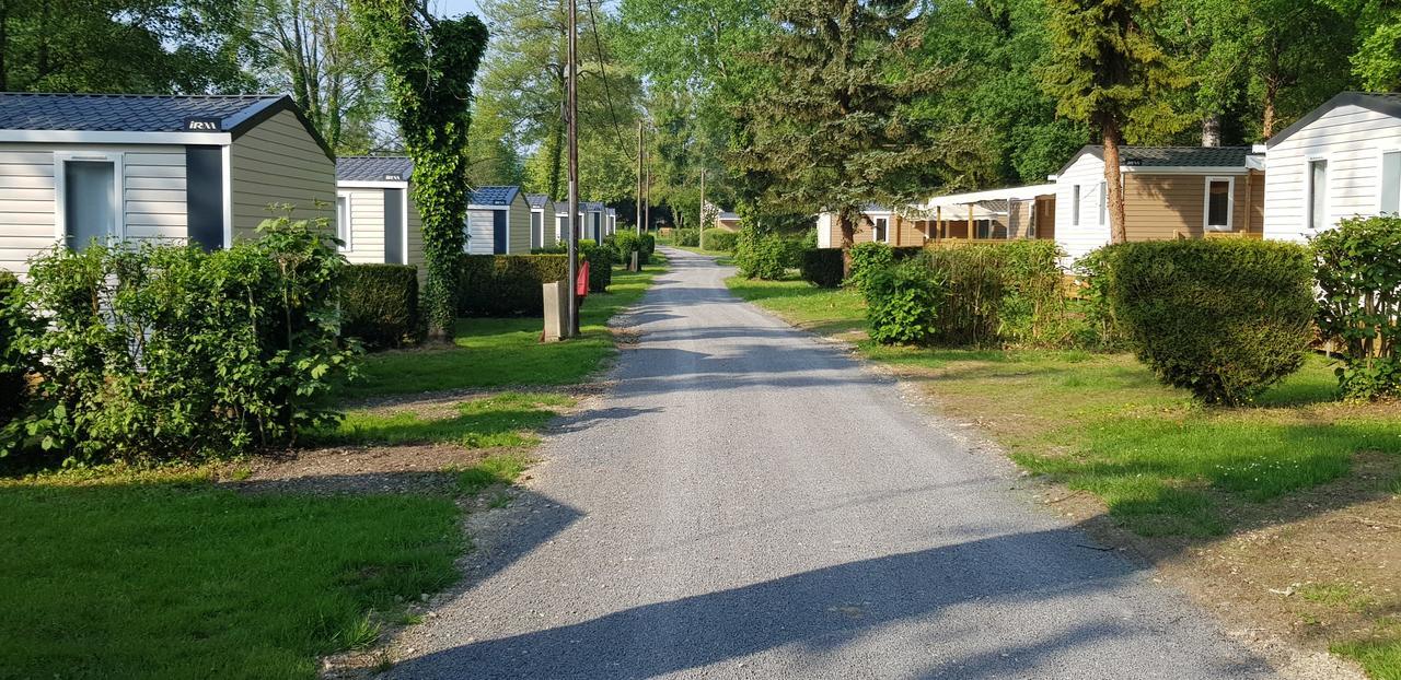 Camping Le Grand Paris Hotel Nesles-la-Vallée Exterior foto