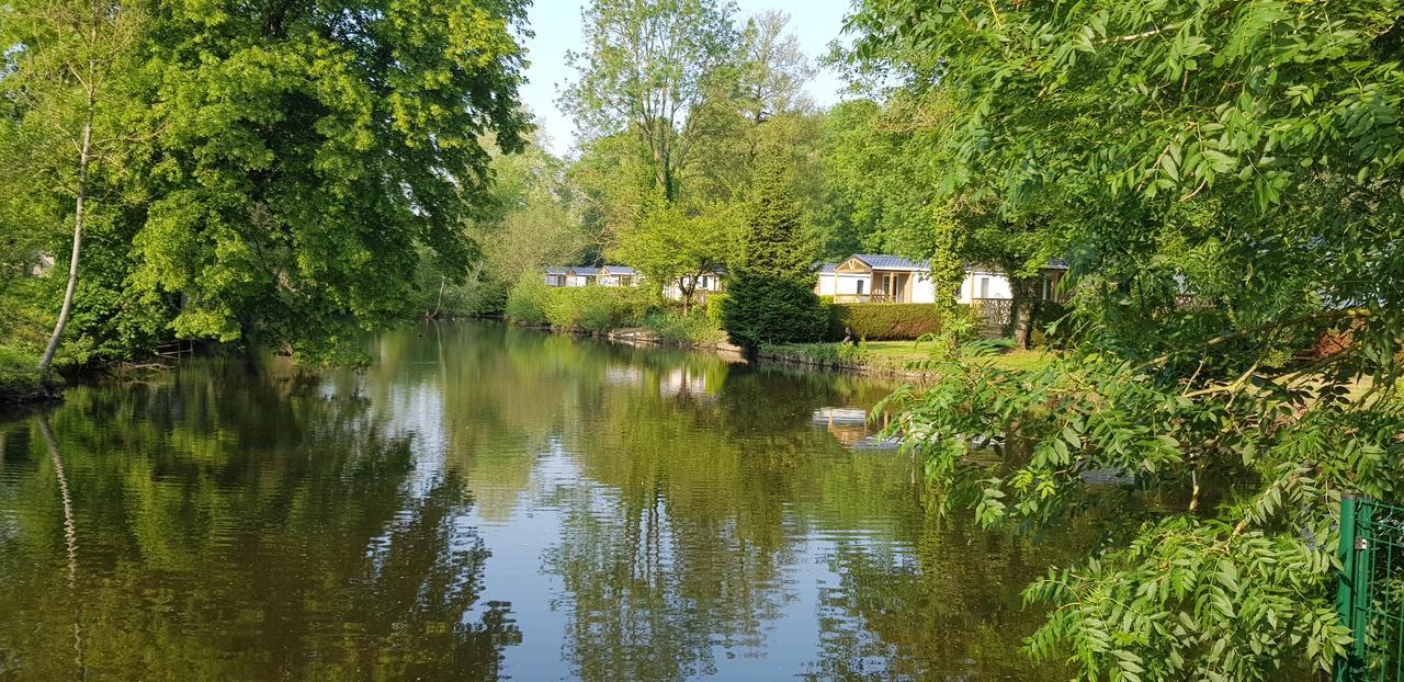 Camping Le Grand Paris Hotel Nesles-la-Vallée Exterior foto