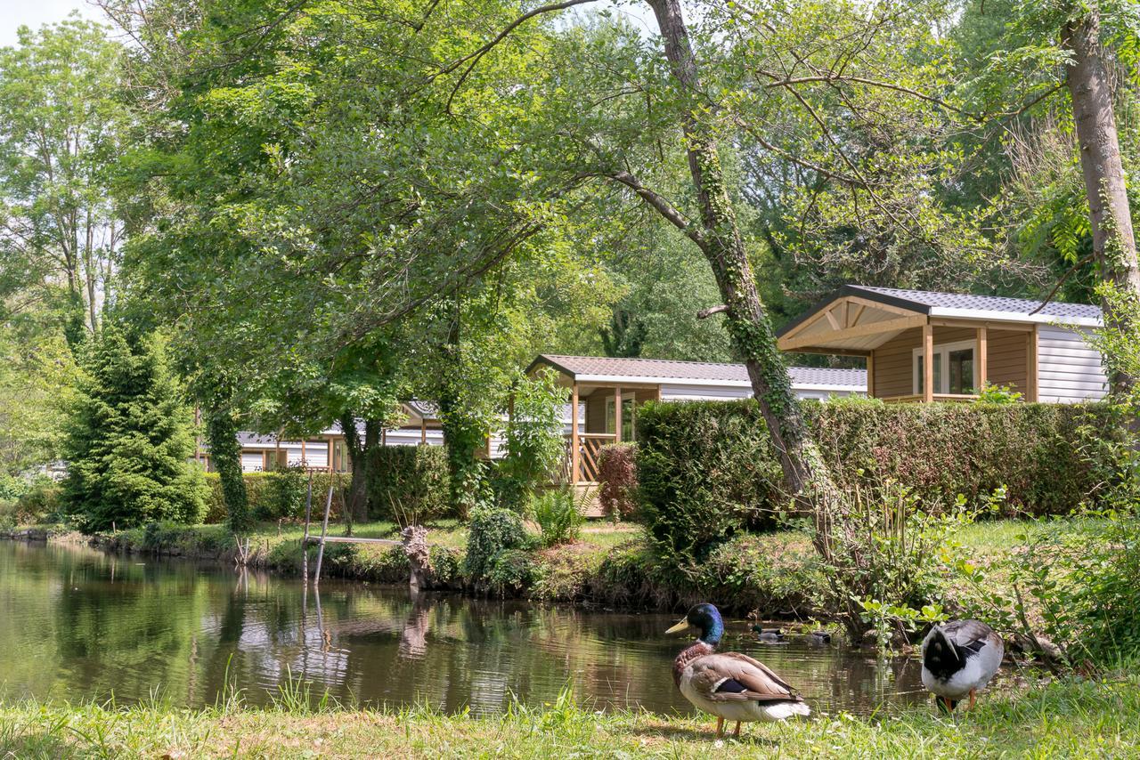 Camping Le Grand Paris Hotel Nesles-la-Vallée Exterior foto